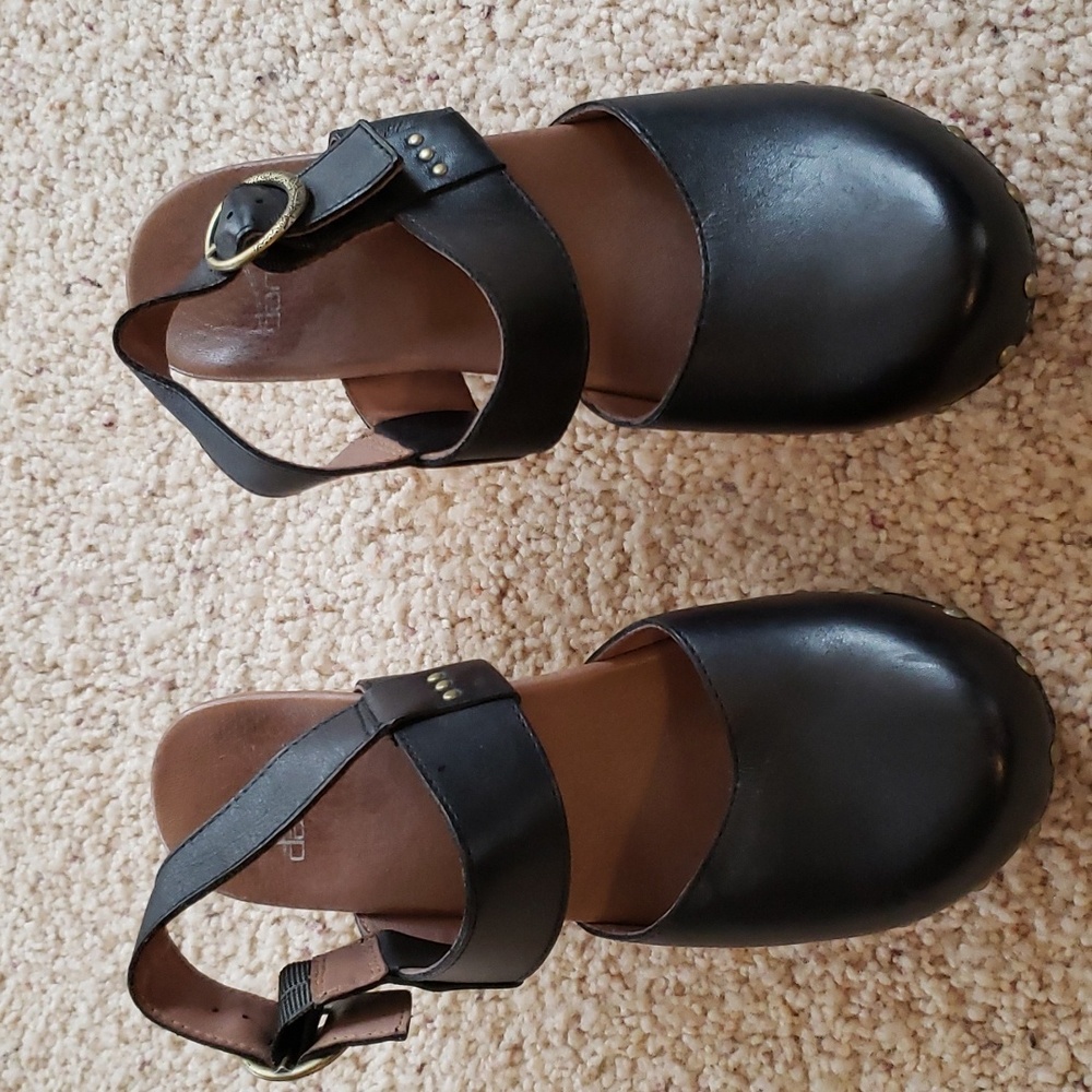 Black Dansko shoes size 7.5 (euro 38)